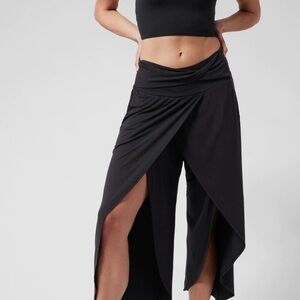 Athleta release pant in reddish/purple color